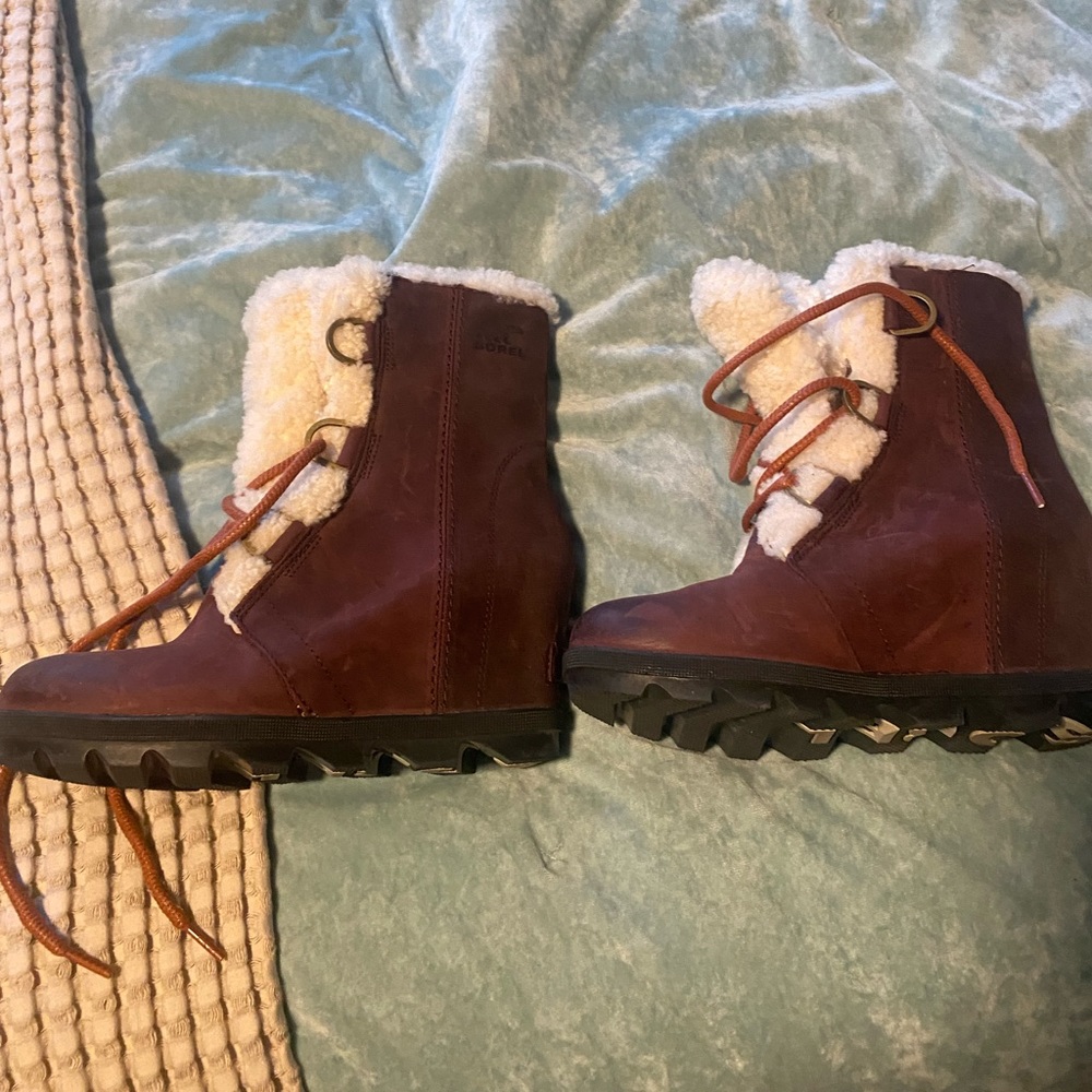 Sorel Joan of arc wedge shearling winter boots size 7